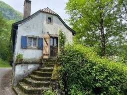 Renovation Project : Charming Little House with Elevated Position in the heart of the Aspe Valley